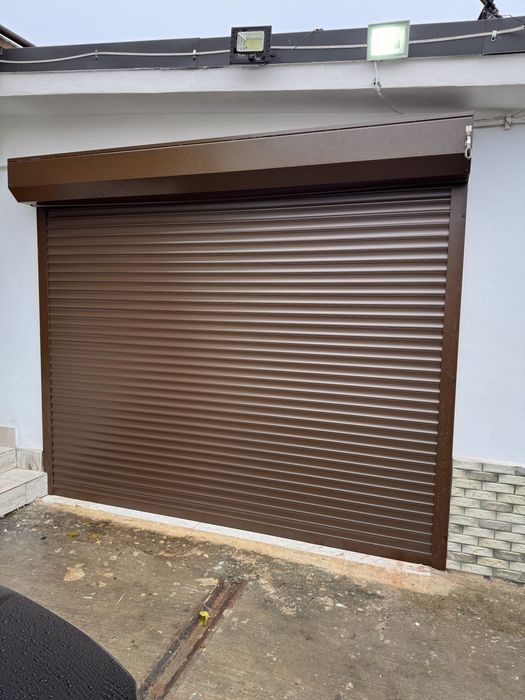 Usi de garaj tip rulou / Rulouri din aluminiu