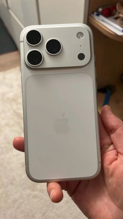 Iphone 17 pro б/у