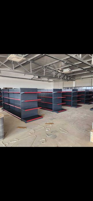 Rafturi noi de mijloc pentru magazin