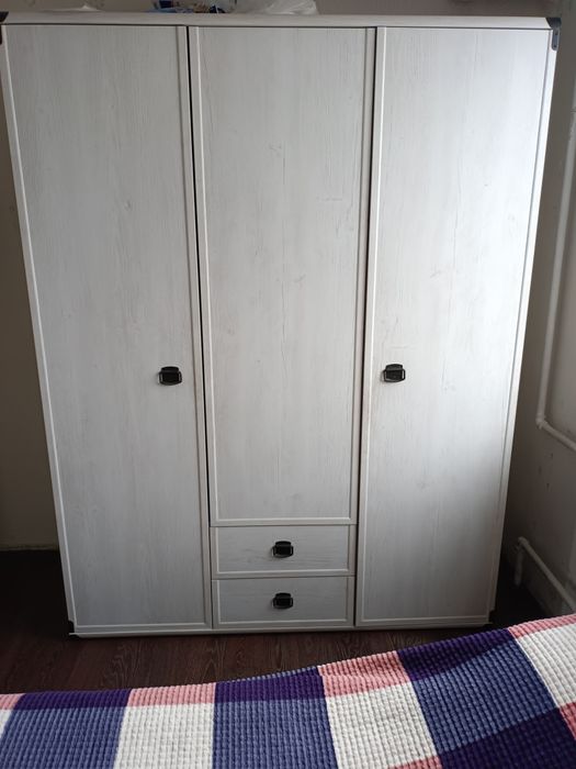 Продаю спальный гарнитур