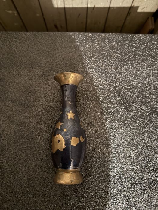 Продавам бронзови вази