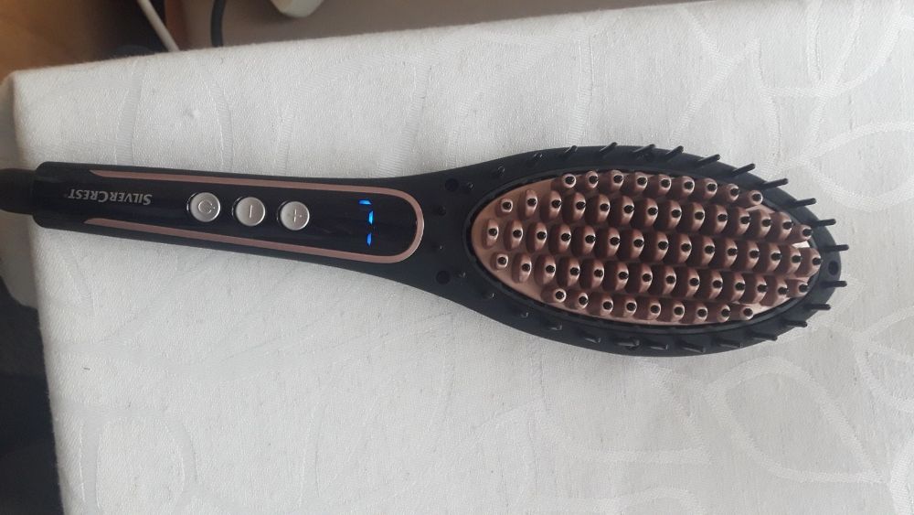 Четка за изправяне на коса