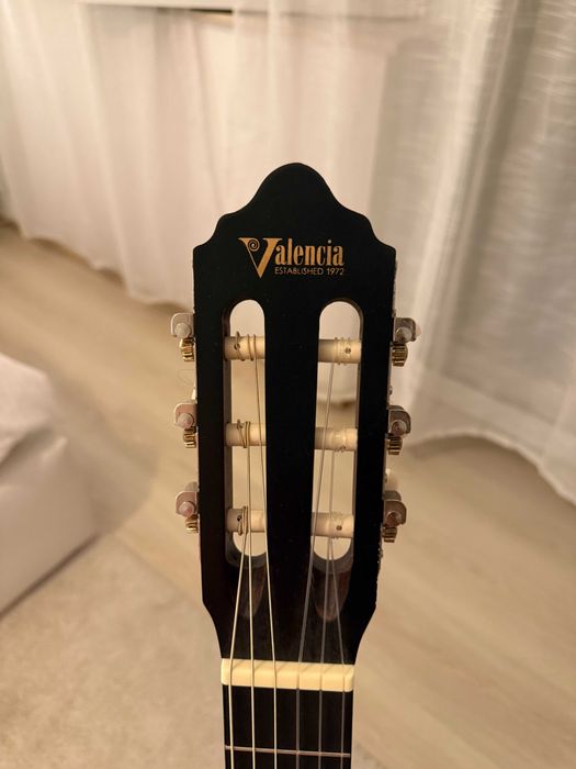 Chitară Clasică Valencia VC204 CSB (Seria 200, Classic Sunburst)