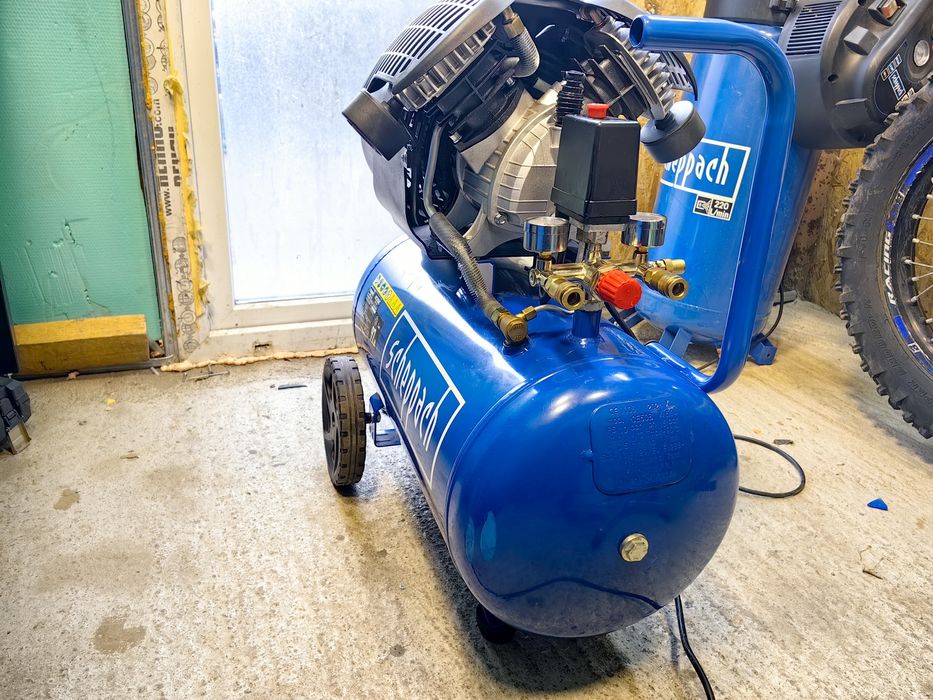 Двуцилиндров компресор за въздух 50 л Scheppach HC53DC