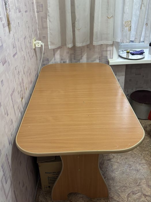 Продам кухонный стол