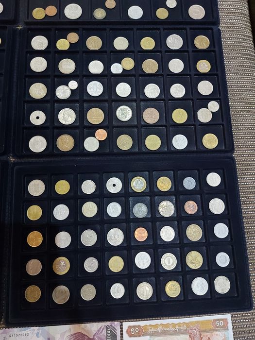 КОЛЕКЦИЯ! АЛУМИНИЕВО куфарче с монети и банкноти!!