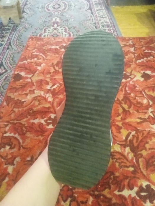 Обовь новая стаит дома