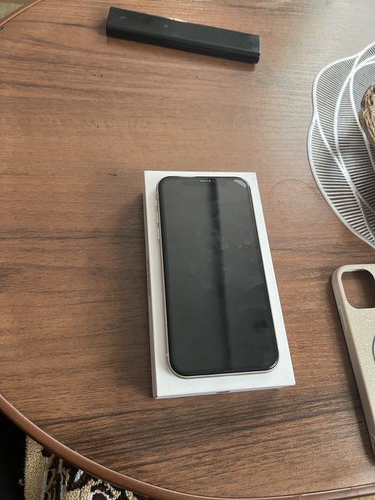 Айфон 11 на 128г 98акб