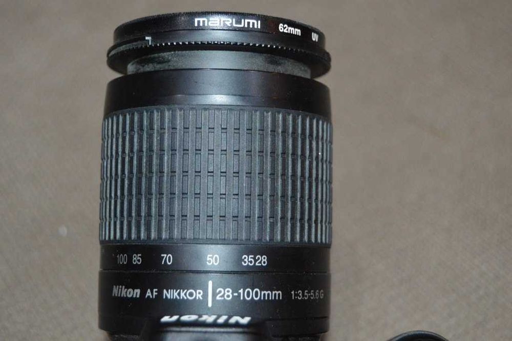 DSLR NIKON D3100 + obiectiv Nikon AF 28-100mm f/3.5-5.6G citeste anunt