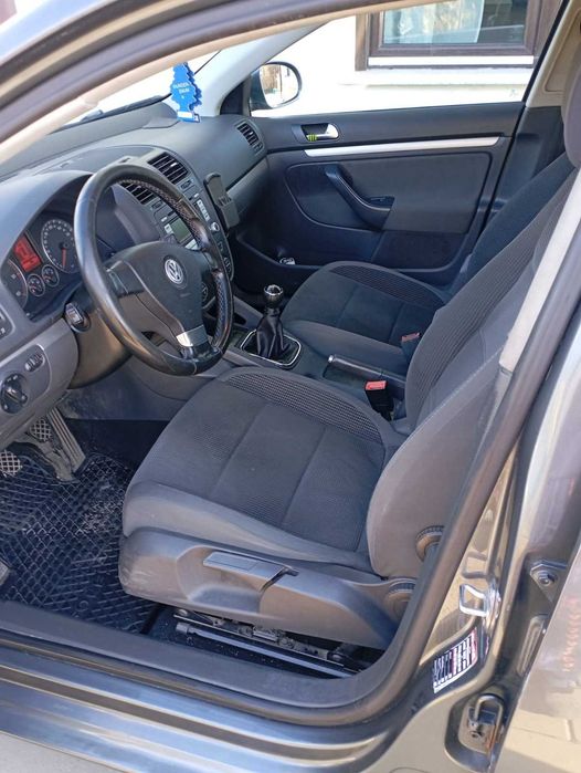 Vând Volkswagen Golf 5 1,9 TDI Comfortline