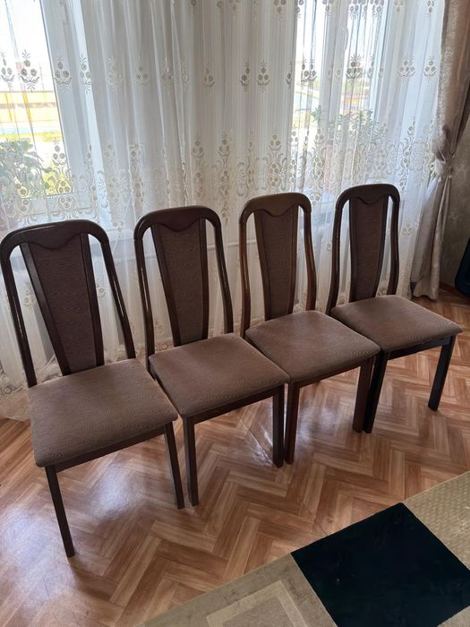 стол для гостиной