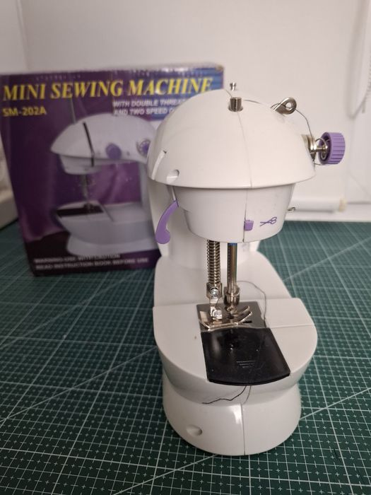 Продам мини швейную машинку