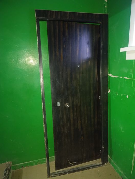 Продам входную дверь