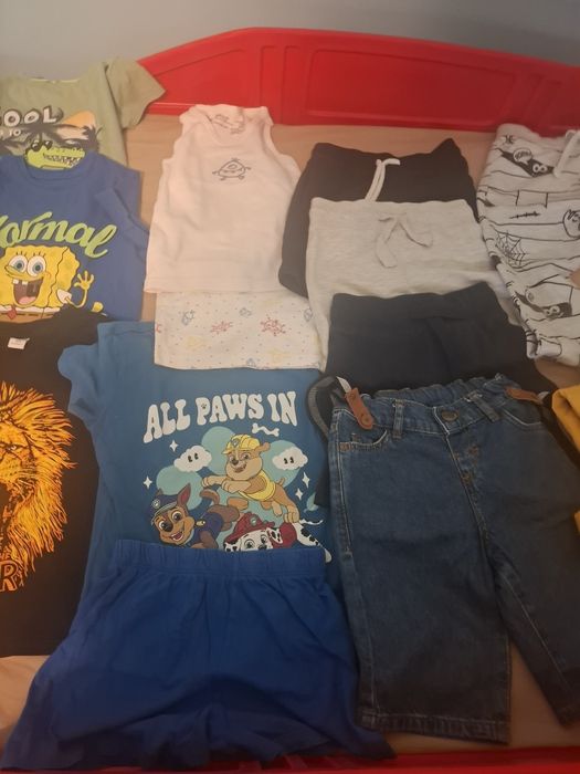 Lot hăinuțe mărime 104 cadou o pereche adidași nr 28