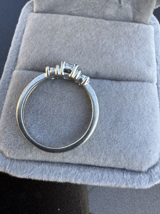 Inel din argint si diamante