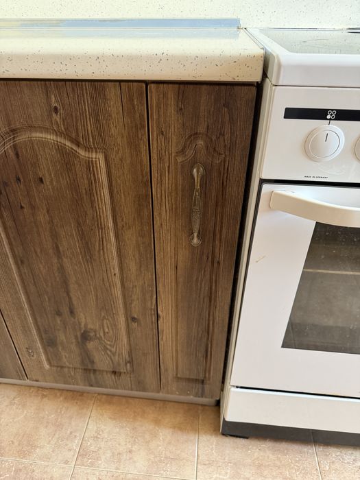 Изцяло готова кухня в перфектно състояние + печка