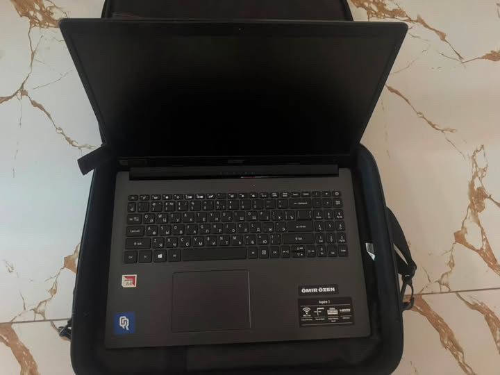 Ноутбук Acer.