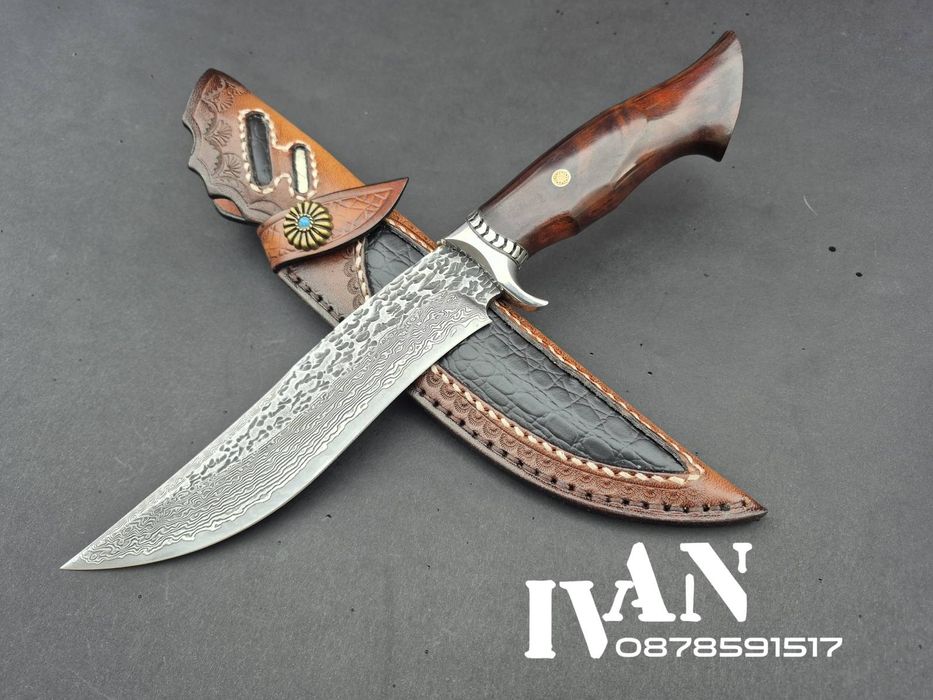 Японски ловен нож от дамаска стомана с  VG10 сърцевина и кожена кания