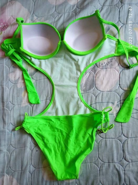 Продаётся купальник 38 размера.