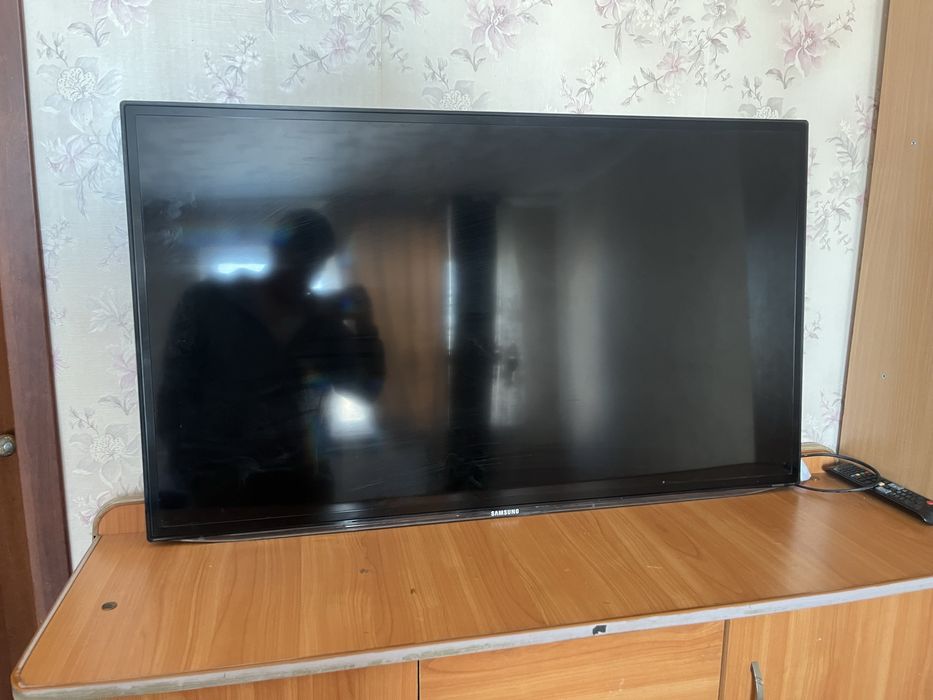 Продам телевизор модели Samsung 60Гц , 121Вт