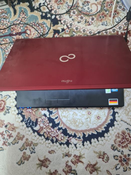 Ноутбук Fujitsu AH552