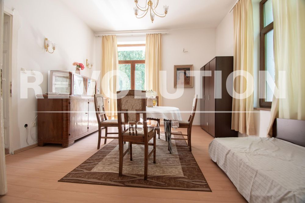 Тристаен апартамент в Центъра на  София.