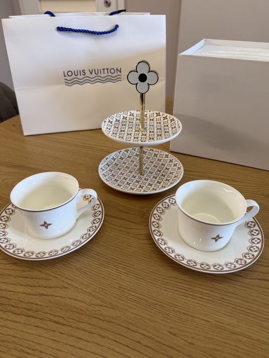 Louis Vuitton Monogram Flower Tile сет комплект за кафе с етажерка за сервиране на сладки