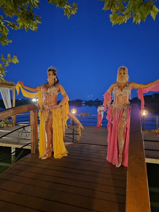 Dansatoare oriental bellydance din buric si dansuri țigănești