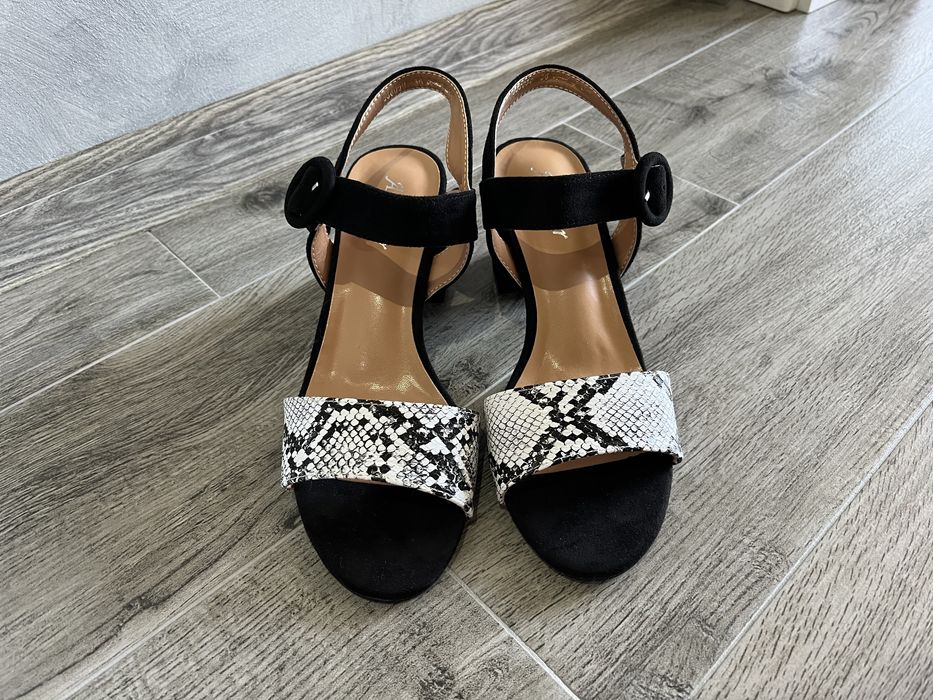 Сандали на ток НОВИ