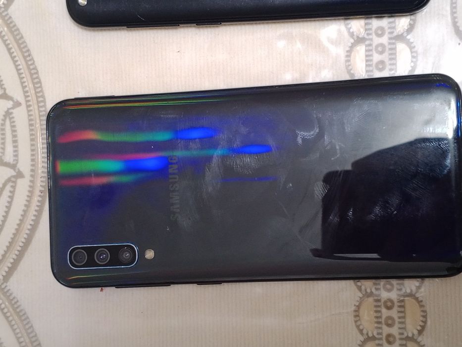 Telefonla sotiladi Redmi 5+ Redmi 4 Samsung Galaxy A50 Samsung J3 2017