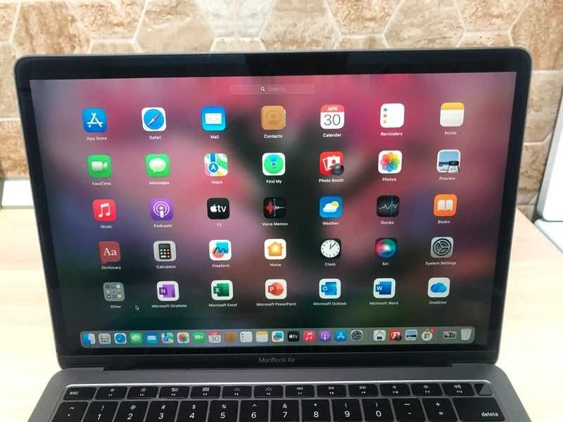MacBook Air 13 Retina 2019 i5 1,6 GHz,16 GB,flash 500 GB, la cutie,ca nou estetic si functional