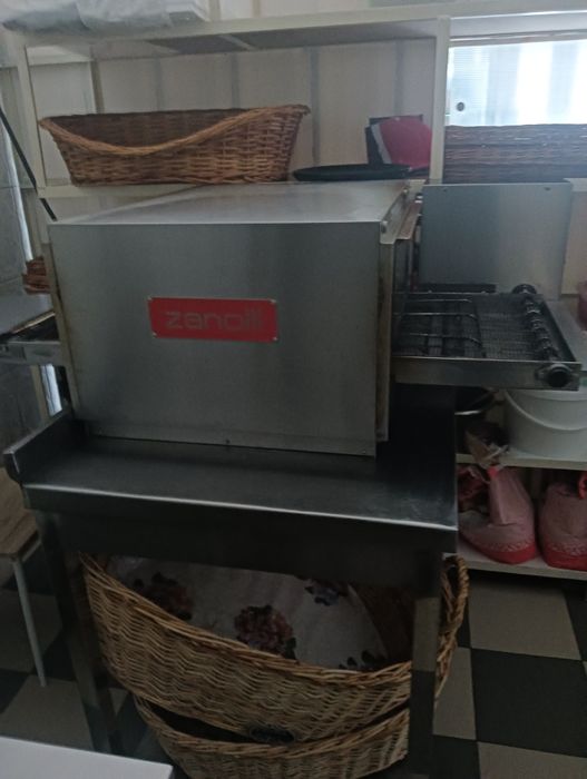 Vând linie completa patiserie covrigărie