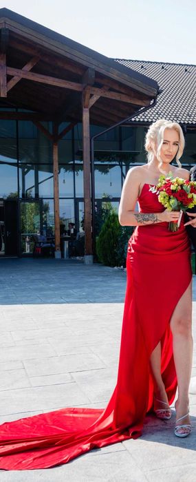 Rochie de nasa cu trena laterala