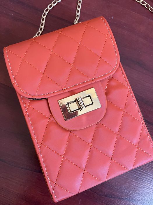 Мини оранжева чантичка