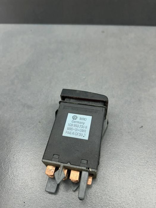 Buton avarie 1C0953235B Volkswagen VW Beetle 1999 1.9 TDI MT (90 hp)