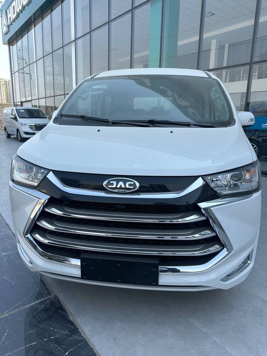 Jac M 4 avtomobillari sotuvda bor