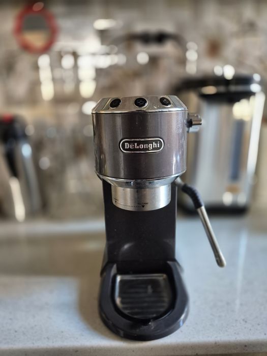 EC885 Delongi kofe moshina yengidak hamma joyi zoʻr ishlidi