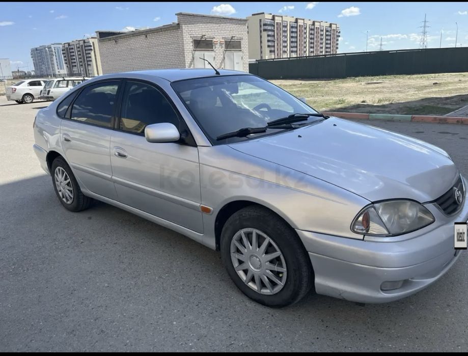 Машина Toyota Avensis