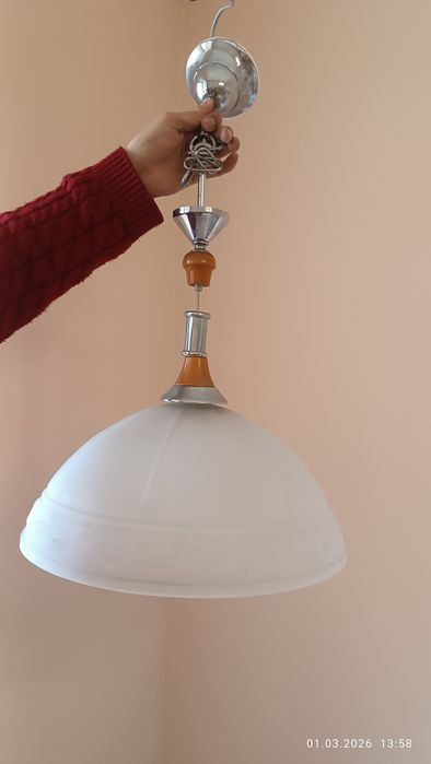 Продам люстру светильник