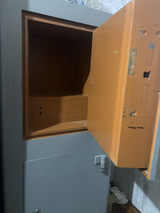 Qumli seyf og’rligi 500kg sotiladi