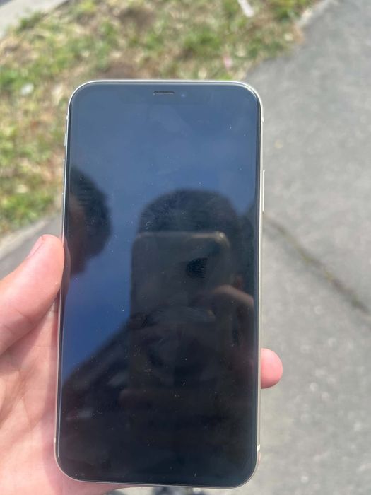 Vand iphone 11 capcitate 82 tin bateria o zii