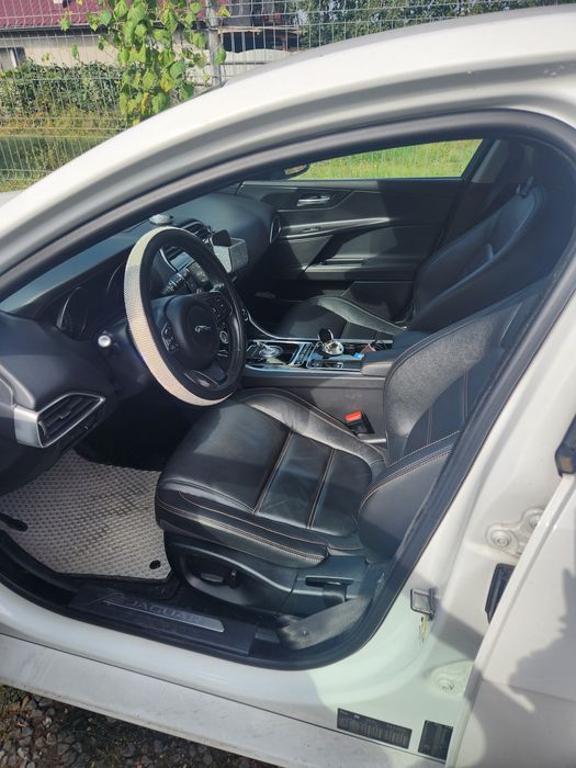 Vând Jaguar xe motor defect