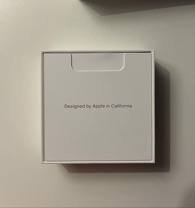 Airpods 4 2025.
