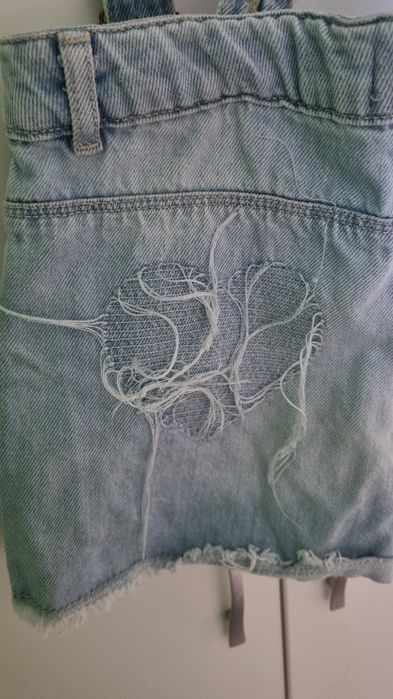 Детски дънкови панталонки с тиранти ZARA