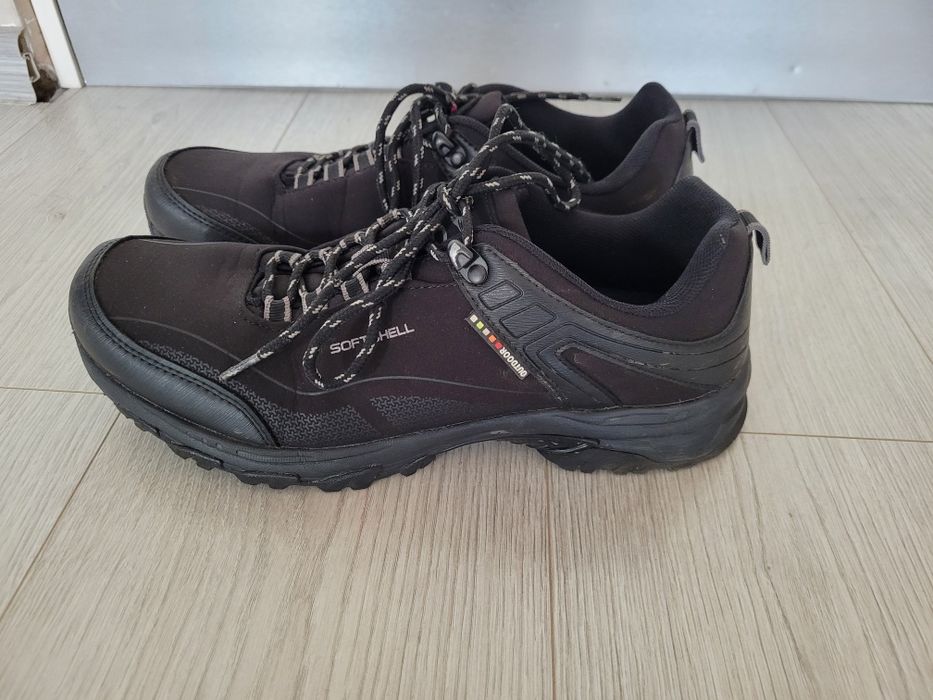 Зимни/планинарски обувки. Softshell непромокаеми. Номер 42. Цена 64лв