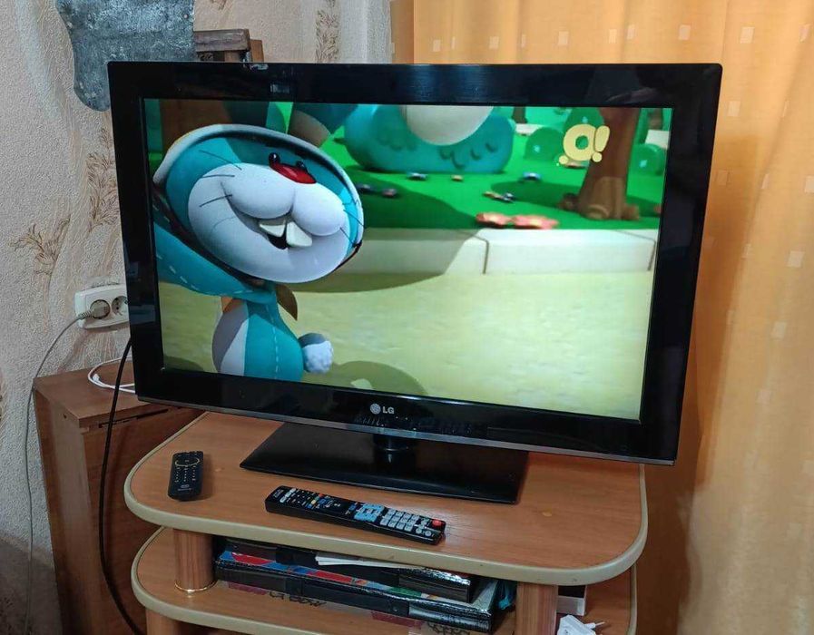 Телевизор    б у .