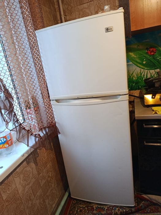 холодильник работает отлично