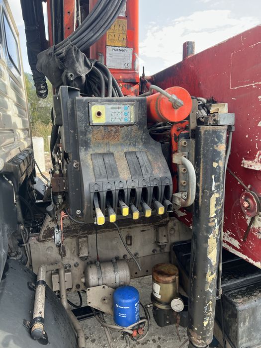 Camion Man basculabil pe 3 partii cu macara Palfinger