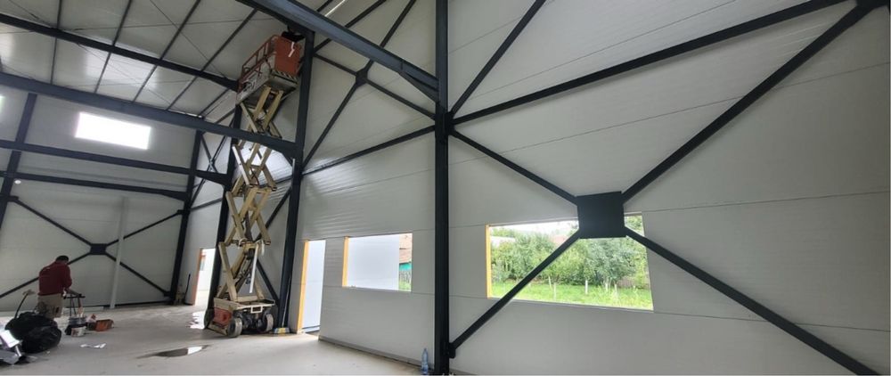 Hala metalica 10x20x4 acoperit cu panou de 6 supraetajare