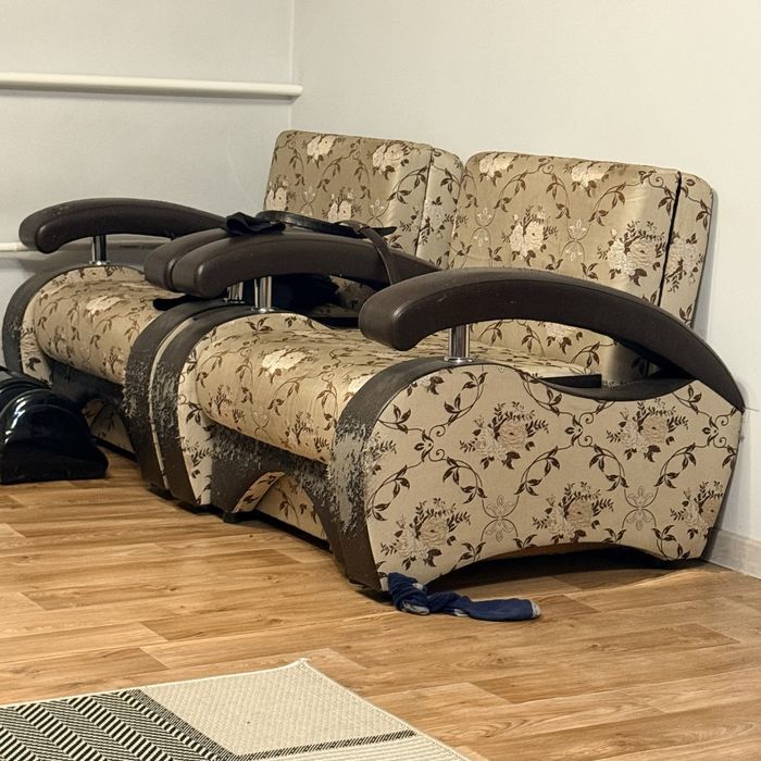 Продам комплект диван и два кресла